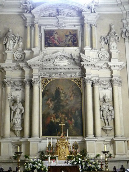 Altare maggiore della chiesa parrocchiale di Valtice (CZ)