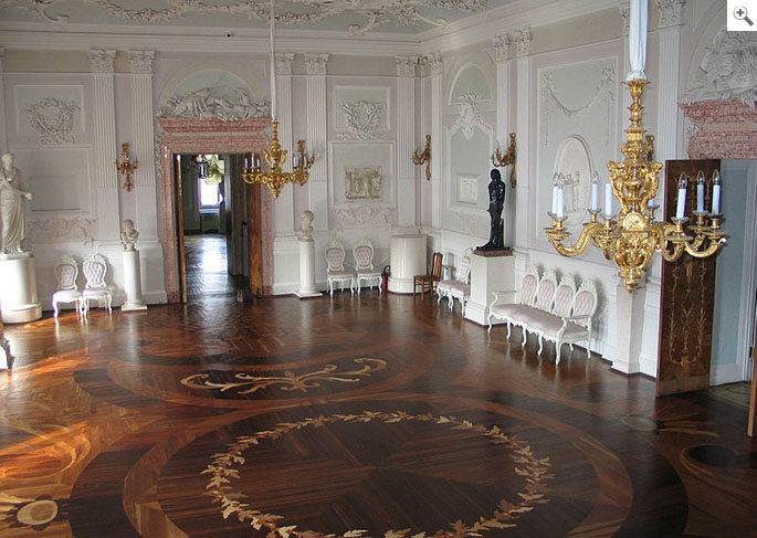 Stuckaturen im Weißen Saal von Schloss Gatschina